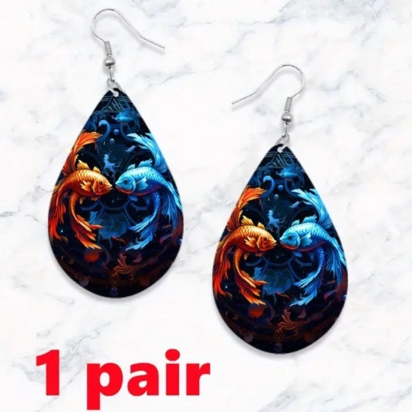 NWT Beautiful Zodiac Pisces on a Teardrop Shaped Pierced Dangle Earring! - Picture 1 of 2